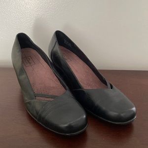 Clarks Everyday low profile heel